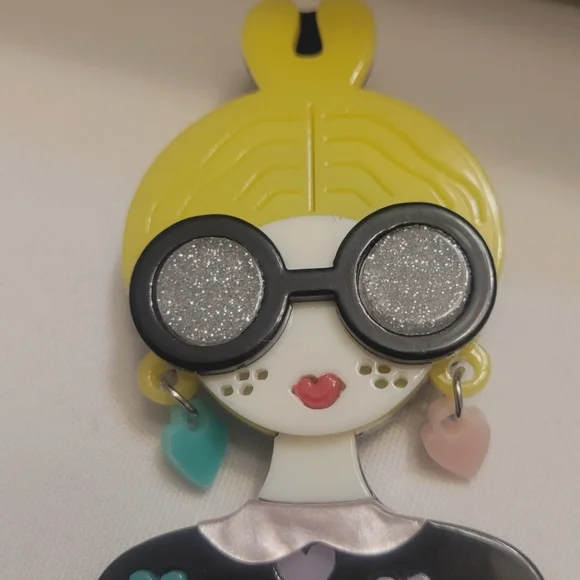 Trendy Brooch - Picture 5 of 7